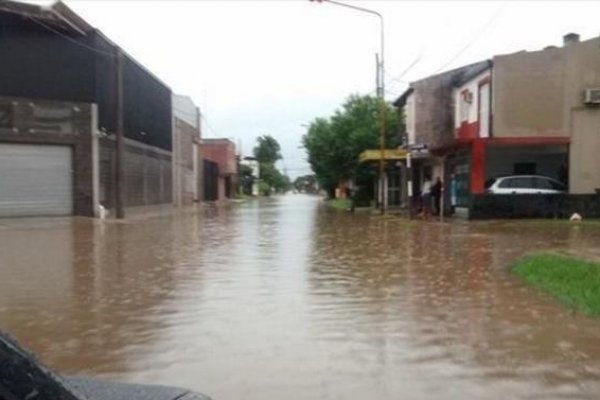 A pesar del temporal, el río Paraná se mantiene estable y hay más de 2500 evacuados