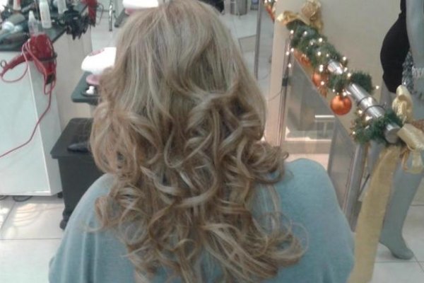 Cuidar los Cabellos finos  en el salón de belleza de  Sandra Espínola