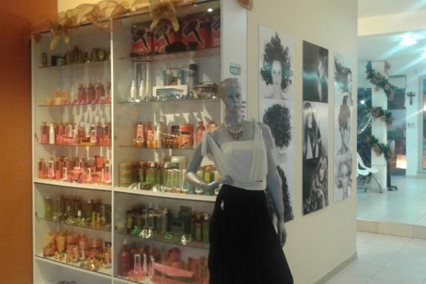 Productos para cabellos rubios en el salón de Sandra Espínola