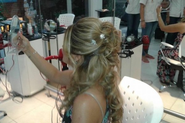 Todo para tu evento o noche especial en el salón de belleza de  Sandra Espínola estilista