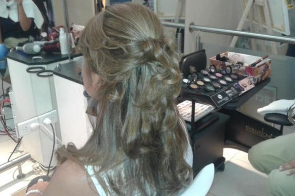 Castaño Dorado en el Salón de  Belleza de Sandra Espínola