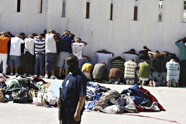 México: Más de 50 muertos en una pelea entre bandas de presos