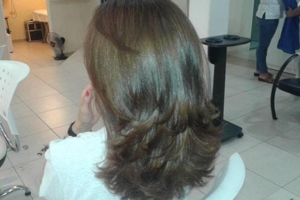 Cabellos en divertidas capas en el Salón de Sandra Espínola