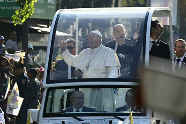 México: Visita a niños enfermos conmueve al papa Francisco