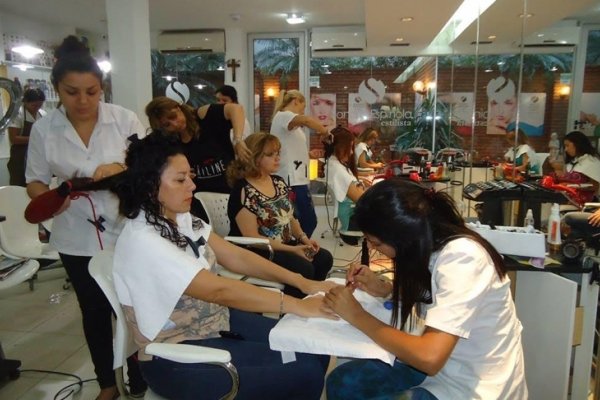 Hidratación extra para manos y pies en el Salón de Sandra Espínola
