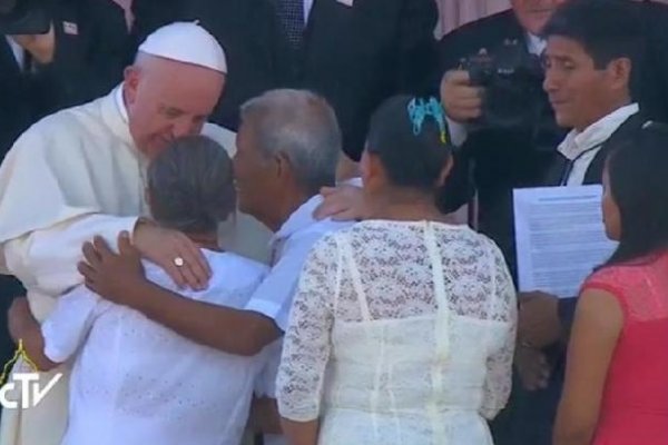 Francisco abrazó a las familias de México en multitudinario encuentro