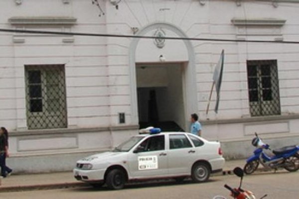 Un hombre murió tras recibir varios golpes de su hijo y desnucarse