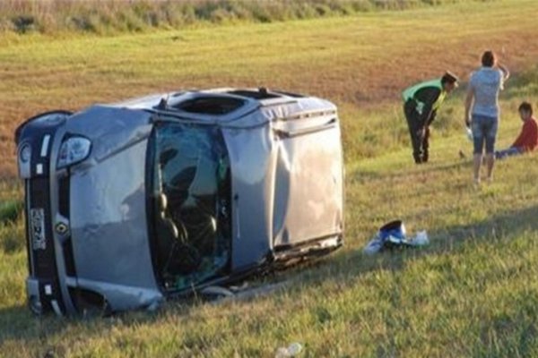 Corrientes: Un muerto al volcar una camioneta y llegan a 33 las victimas fatales por accidentes viales