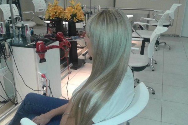 Actualizar mechas rubias en el salón de Sandra Espínola estilista