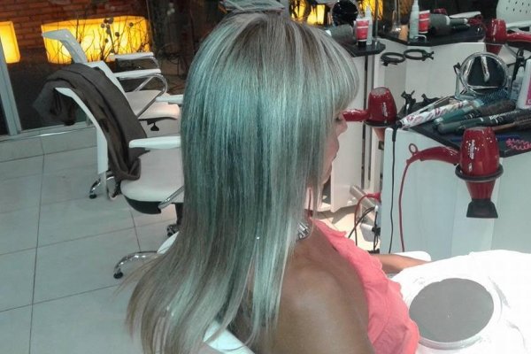 Mechas tonos claroscuros en el salón de Sandra Espínola