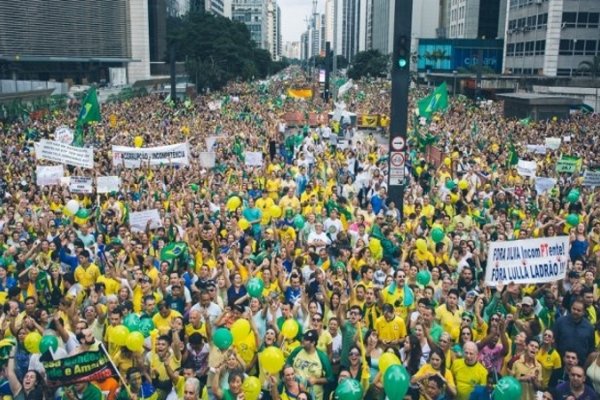 Brasil: Marcha en apoyo a la policía y el juez del caso Petrobras