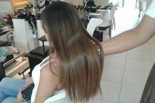 Fortalecer el ciclo de vida capilar en el salón de Sandra Espínola