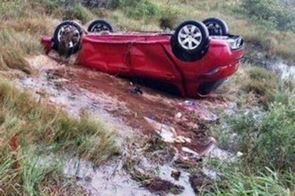 Goya: Pareja de policías heridos tras despiste y vuelco de un auto