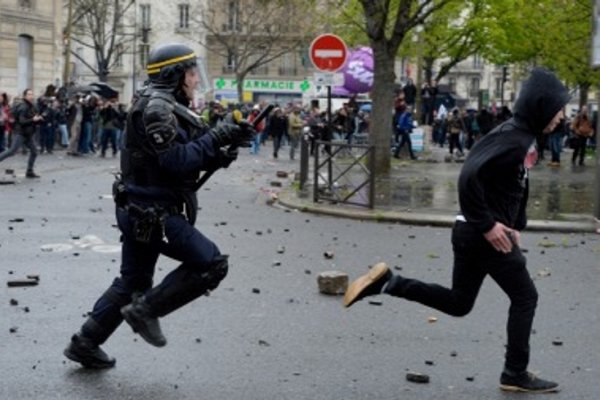 París vuelve a ser escenario de fuertes disturbios y represión