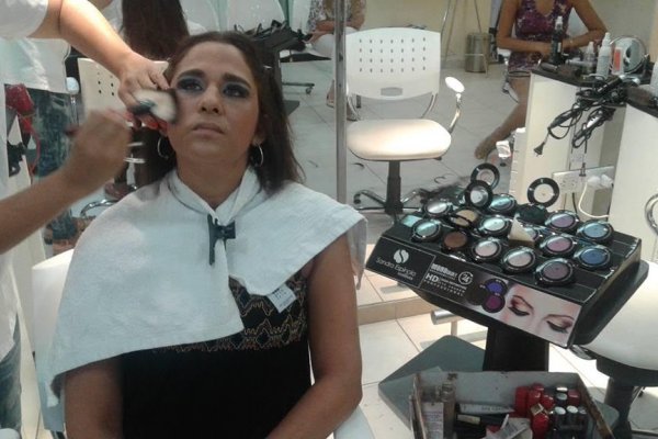 Maquillaje: Líneas adecuadas en el salón de Sandra Espínola