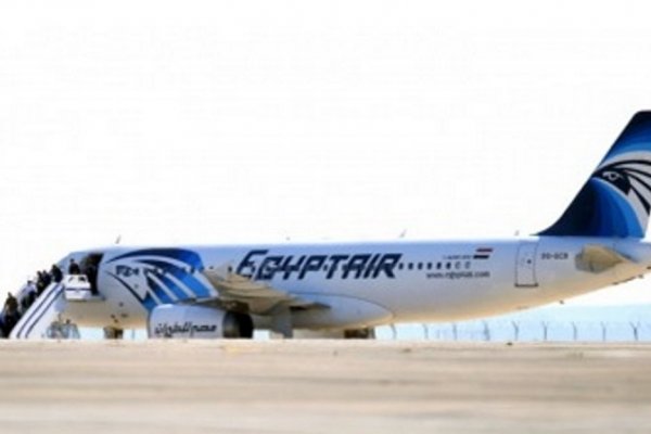Egyptair: Francia confirmó que hubo humo en la cabina del avión antes de estrellarse