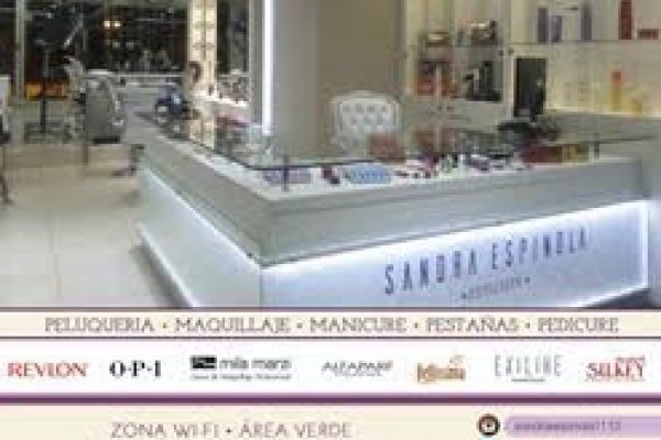 Las trenzas nunca pasan de moda en el salón de Sandra Espínola