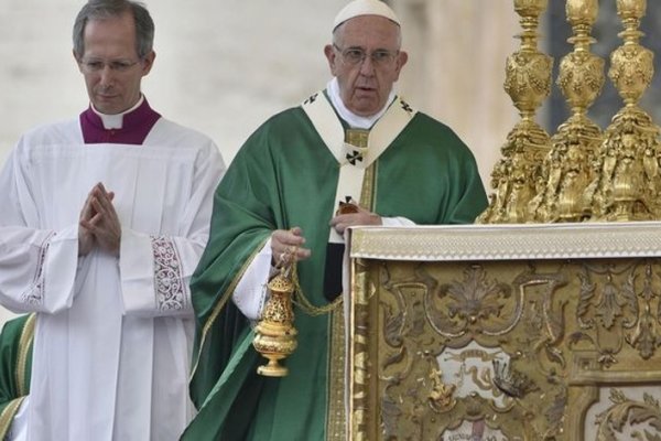 El papa Francisco pide a las iglesias que abran siempre sus puertas