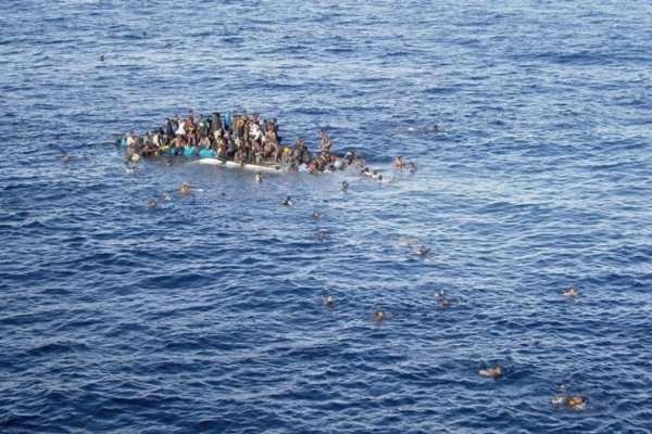 Operativo de rescate en el mar de Grecia para salvar a 700 migrantes