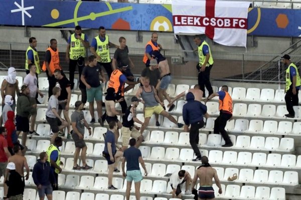 Eurocopa de Francia: Graves incidentes entre hinchas ingleses y rusos