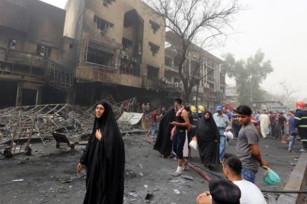 125 muertos por un atentado suicida en zona comercial de Bagdad