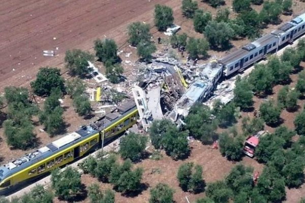 Al menos 20 muertos y 30 heridos por un choque de trenes en Italia
