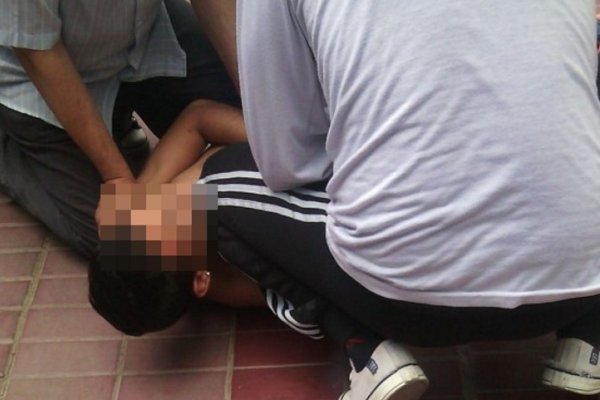 Vecinos redujeron a un ladrón que robó en un consultorio y terminó con una fractura en el brazo