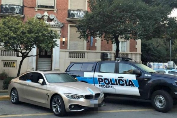 Secuestraron un BMW con dinero: Sospechan de un socio de Sala