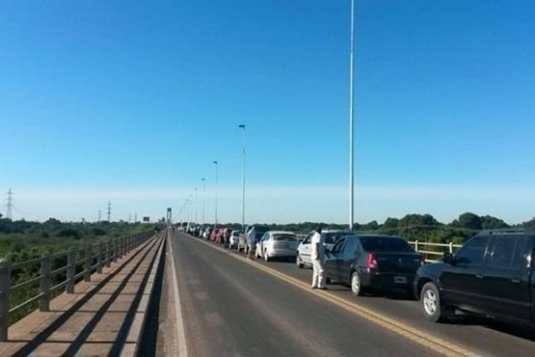 Un joven chaqueño de 19 años se arrojó al río Paraná desde el puente Chaco - Corrientes