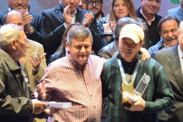 Chaco: El escultor chino, Qian Sihua, es el ganador de la Bienal 2016