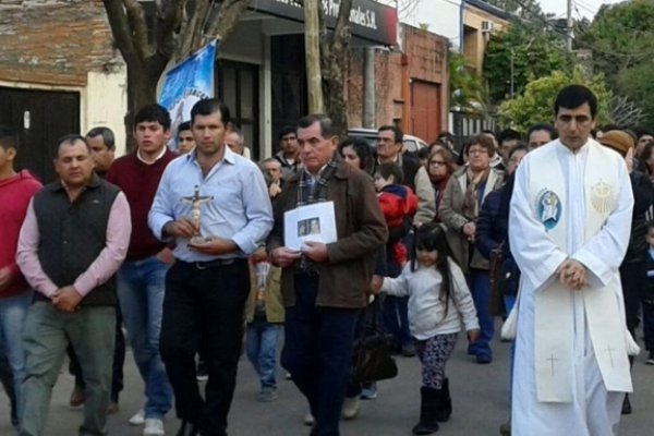 Familiares y amigos de Maxi Aquino realizaron una marcha del silencio por el barrio Aldana