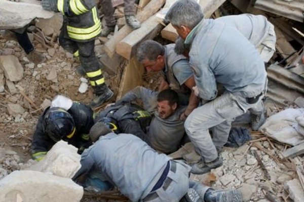 Fuerte terremoto golpeó el centro de Italia: Al menos 63 muertos
