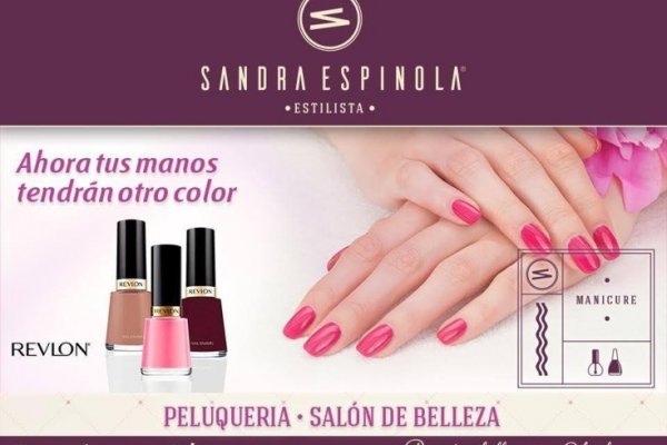 Uñas coloridas en el Salón de Belleza de Sandra Espínola