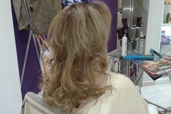 Estilo en corte y color en el Salón de la estilista Sandra Espínola
