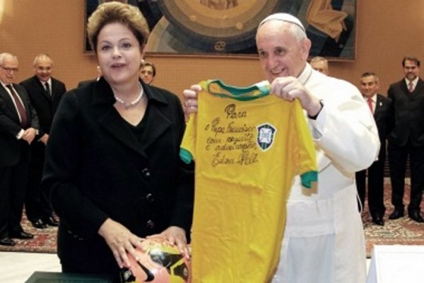 El Papa pidió rezar por el pueblo brasileño en este momento triste
