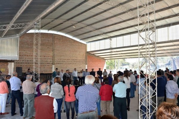 Colombi  dejó inaugurado el tinglado de una iglesia en San Lorenzo
