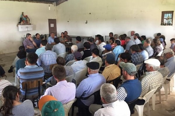 Vecinos de Colonia Porvenir de Goya se reunieron con Cassani por el enripiado del camino de acceso
