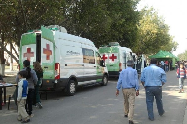 Mega operativo sanitario y anuncios en Lomas de Vallejos