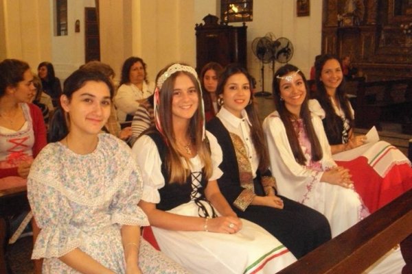 Las colectividades participaron de la novena de la Virgen del Rosario