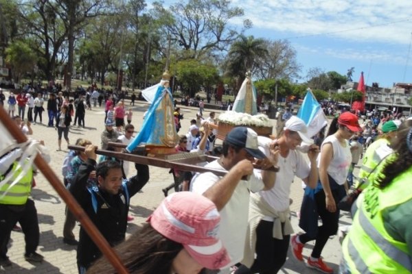 Miles de peregrinos arribaron a Itatí este fin de semana largo