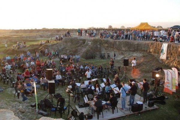 Músicos de Bella Vista actuaron al aire libre en el complejo Toropí