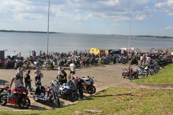 Ituzaingó y sus playas palpitan el 20º Encuentro Internacional de Motos
