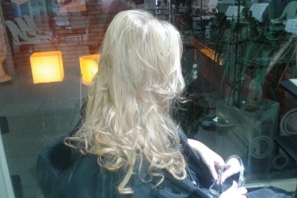 Extensiones para el Día de Mamá en el salón de Sandra Espínola