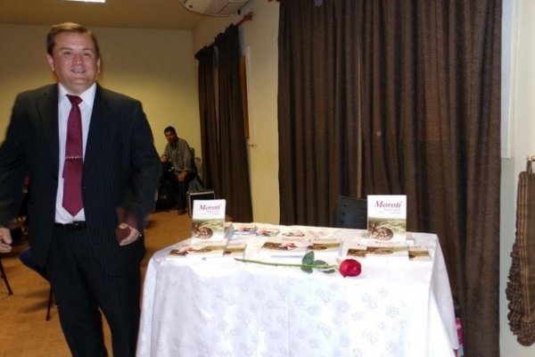 Corrientes: Escritor santotomeño presentó su segundo libro