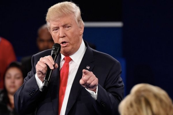 Donald Trump insinuó que Hilary Clinton se drogó en el último debate