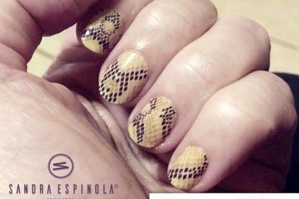 Manos y pies: Color de las uñas en el salón de Sandra Espínola