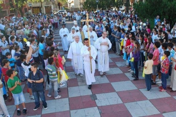 El obispo y los sacerdotes inician la misión Diocesana en Monte Caseros