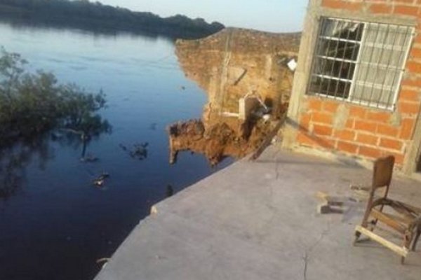 Erosión en la costa de Goya: Trasladaron a varias familias