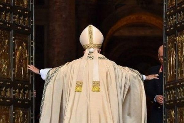 El Año de la Misericordia llega a su fin con la bendición de la capilla de adoración Eucarística