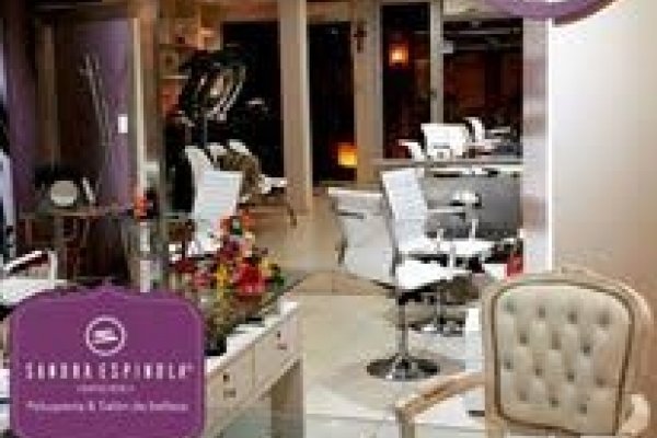 Cabello lacio renovado en el Salón de Belleza de Sandra Espínola